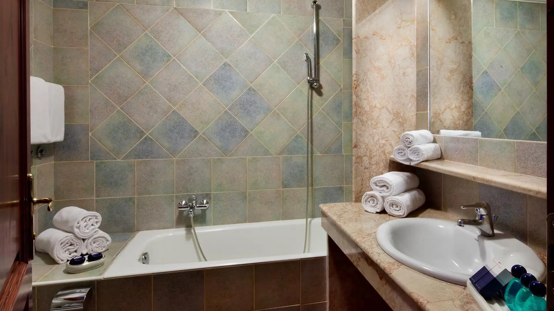 Aparthotel Isa-Apartments With Air Conditioning In Sos Alinos Orosei